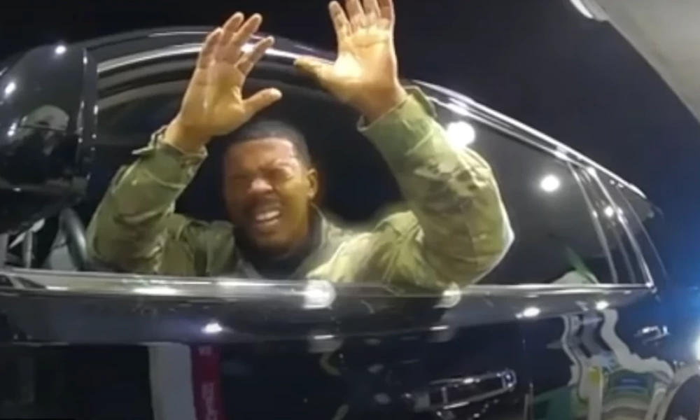 ΗΠΑ: Τον πέταξαν στο έδαφος και του έριξαν σπρέι πιπεριού